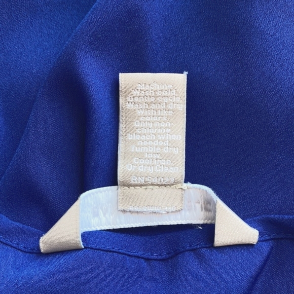 Banana Republic | Cobalt Blue ¾ Sleeve Blouse w|keyhole Accent - Picture 6 of 7